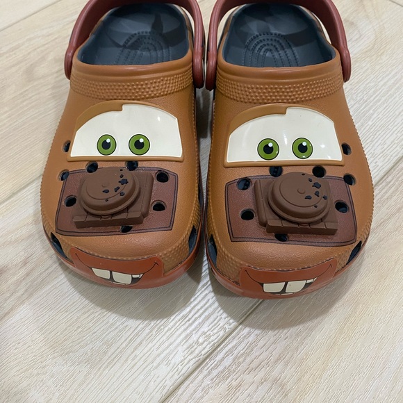 🔥 MATER CROCS CLASSIC CLOGS DISNEY PIXAR CARS SIZE 5M/ 7W Lightly Used - Picture 2 of 10